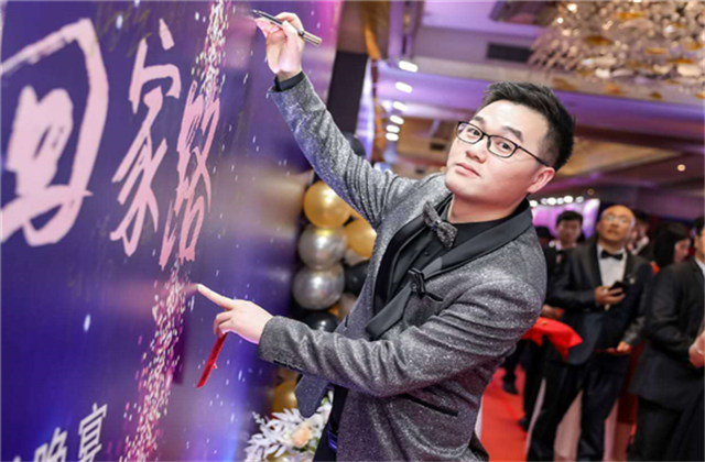 【高光“疫”事】勇敢逆行的特殊“网约车”——尊凯实业90后，用信念打通生命运输线