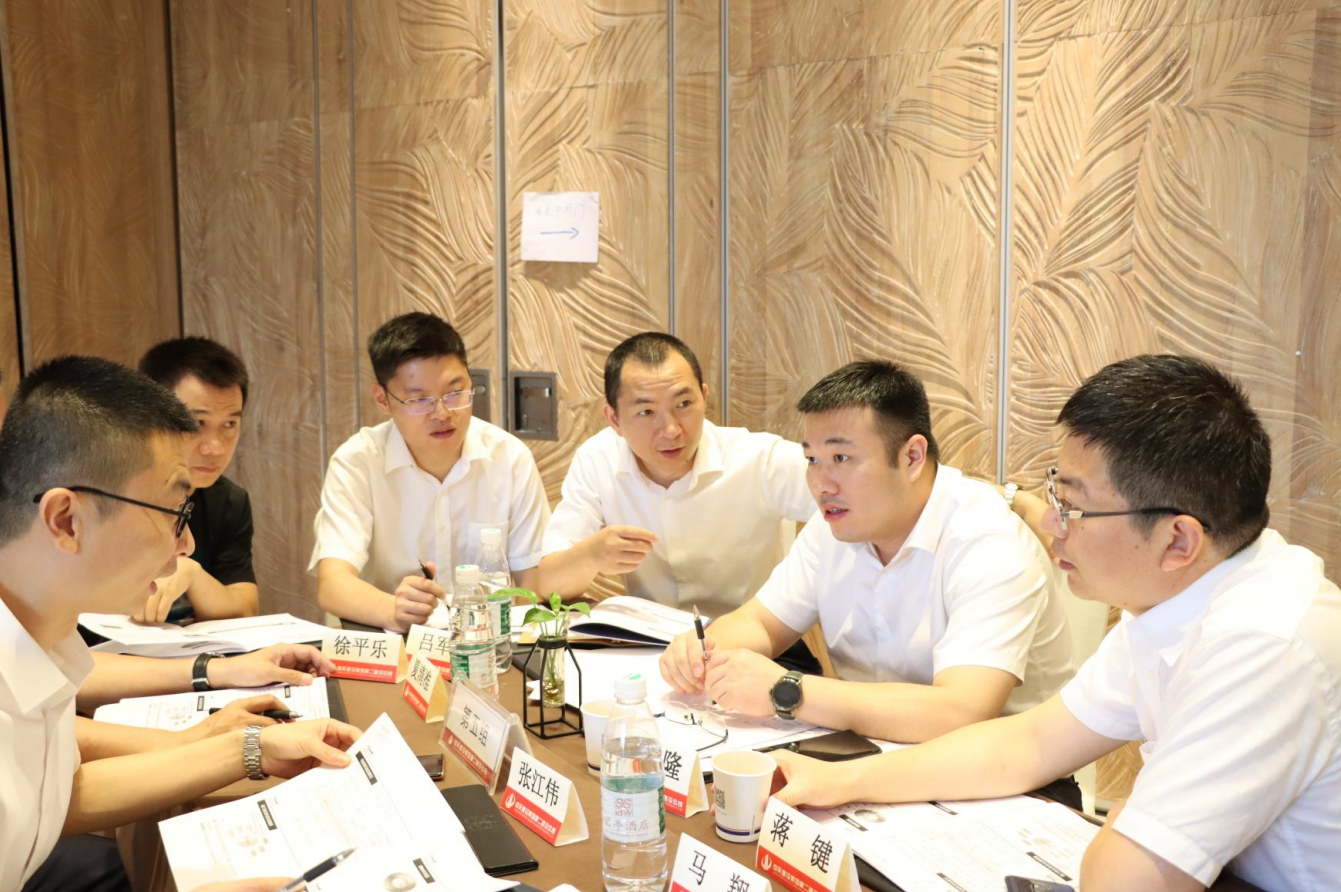 2021年6月25日-26日，尊凯实业二建组织开展了2021年中高层主管执行力培训。本次培训特邀清华、北大、上海交大总裁班讲师，中国企业家协会特聘高级讲师许晋老师进行授课。